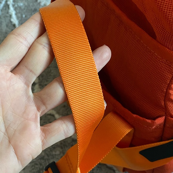 COPY - Lululemon Dash All Day Bucket Bag - Picture 8 of 9